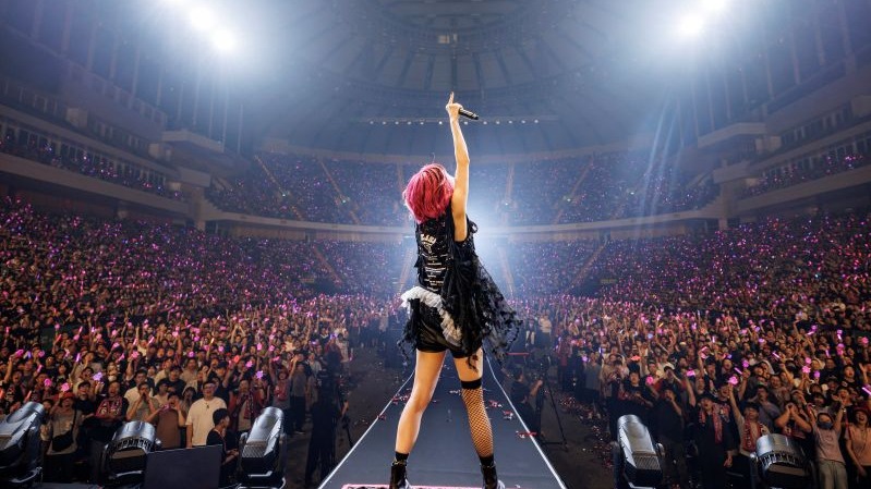 【現場報導】LiSA 實現攻蛋承諾！動漫金曲連炸，嗨喊「ㄅ級分」相約大巨蛋見
