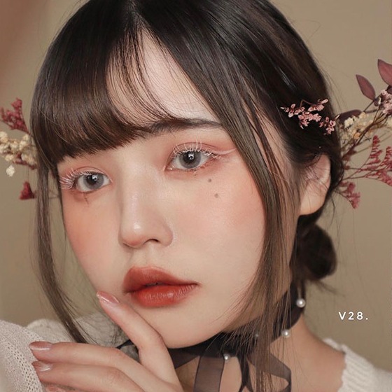 聖誕妝容靈感特蒐！酒紅仙氣妝、昭和公主、金棕聖誕妝，妝容重點全公開