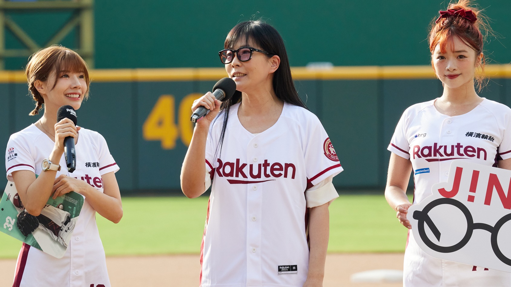 JINS首度冠名職棒樂天桃猿隊主題日，樂天女孩首度挑戰眼鏡Look應援