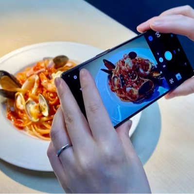 為什麼日本的手機一定要有拍照聲呢？全都因為一個男人的犯行造成的？