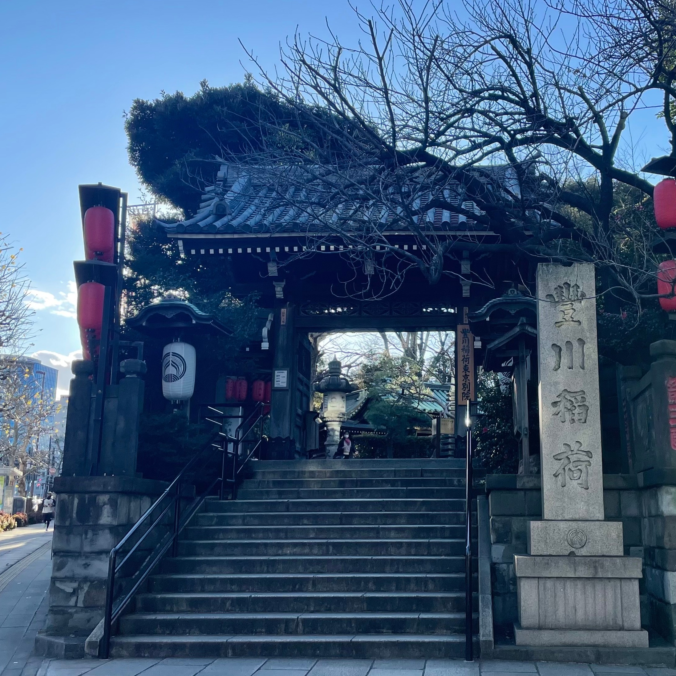 東京赤坂散策！日本藝人們祈願的神秘寶地：豐川稻荷東京別院