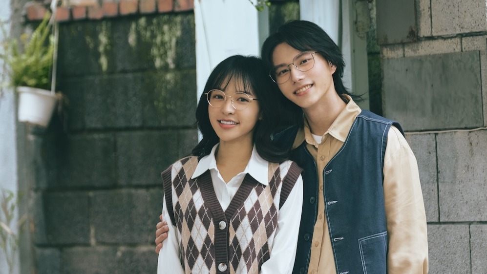 JINS 三重、青埔精華商圈新店登場 潮流百搭厚邊框鈦輕盈系列2026再升級