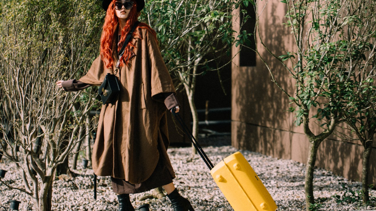 日系輕奢旅行箱LOJEL，繽紛新色登場，春夏旅遊就靠這一咖