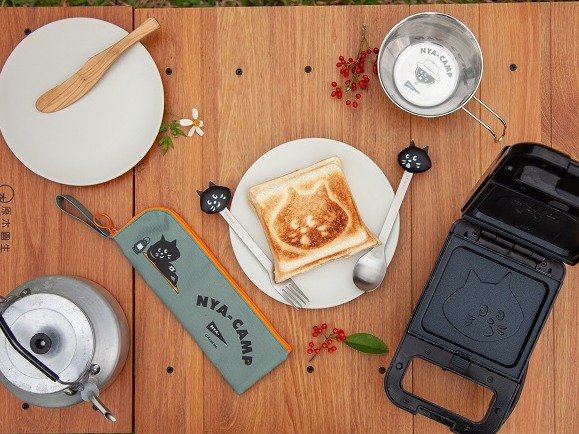 貓奴控暴動！貓奴日全家「NYA- の風格露營」集點活動登場 經典黑貓披肩毯、應景音樂小夜燈等通通帶回家