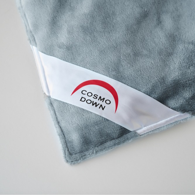 霸王寒流來也不怕！日本熱銷1億圓黑科技暖被首次登台：百年纖維工廠MORIRIN的革新發明超薄3cm「COSMODOWN」次世代羽絨被！