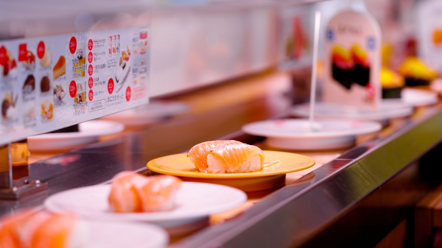 日本連鎖壽司八點檔級的龍頭之爭？河童壽司社長涉嫌竊取HAMA壽司機密遭到逮捕