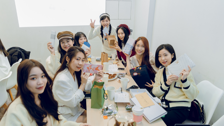 Japaholic girls聖誕午茶！聖誕花圈DIY、交換禮物、年度頒獎成為聖誕亮點，透過活動凝聚女孩們的少女心！