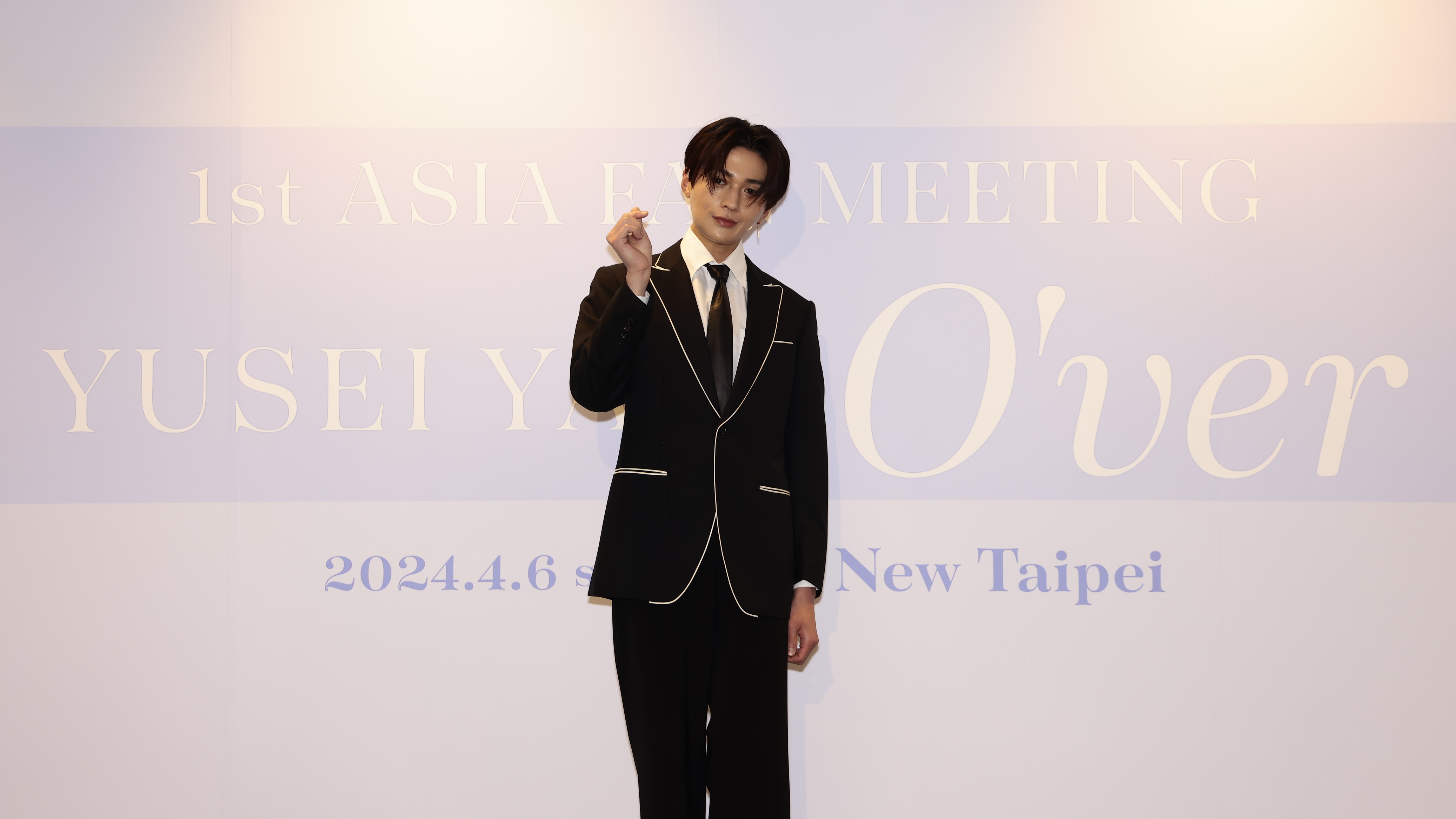 FANTASTICS主唱八木勇征來台 首次舉辦海外粉絲見面會 師兄AKIRA驚喜現身獻花祝福