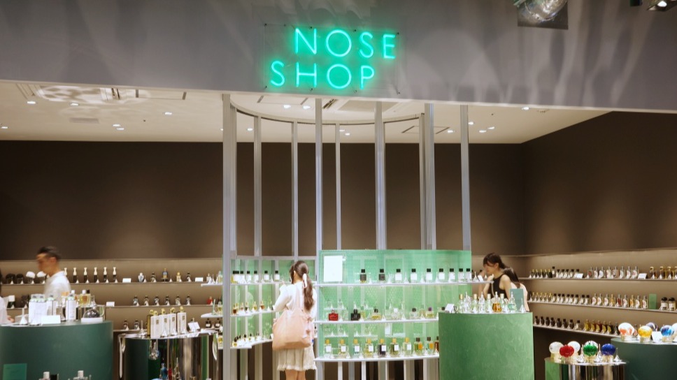 日本必逛香水店 NOSE SHOP 推出香水扭蛋機，靠鼻子也靠運氣找出你的命定專屬香水