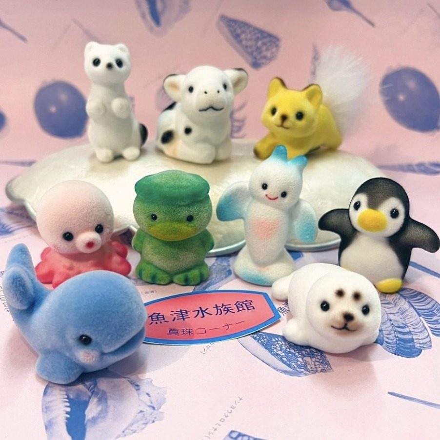 位於富山魚津水族館隔壁的禮品店「真珠コーナー」，到此一遊必買「植絨公仔」