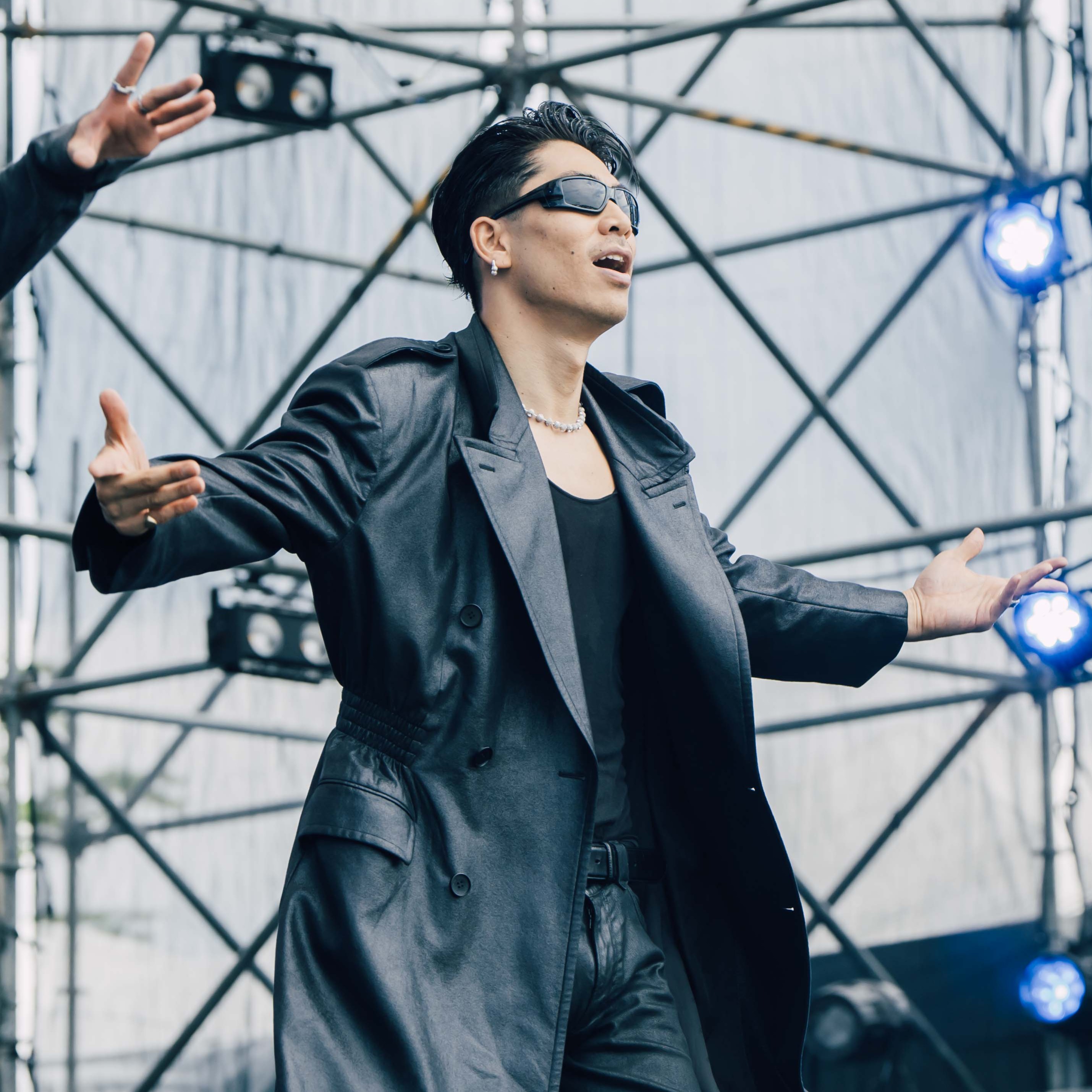 無畏颱風!EXILE AKIRA率師弟團THE JET BOY BANGERZ登浪人祭熱舞,為受風災影響人們打氣