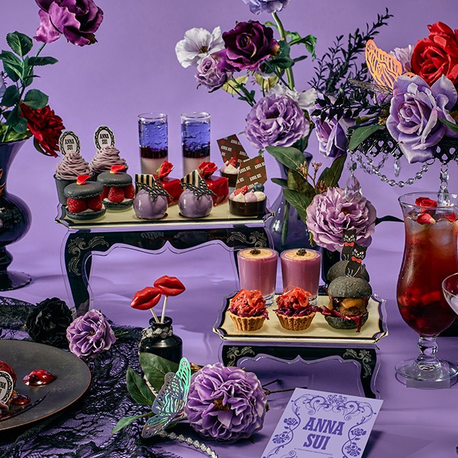 THE STRINGS 表參道首次攜手ANNA SUI ,一同打造以紫蝶與玫瑰妝點的夢幻甜點饗宴「Fantasy & Rose Afternoon Tea with ANNA SUI」