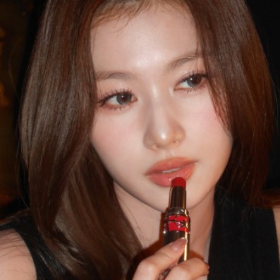 為什麼日本女生的妝容永遠精緻？揭秘櫻花妹「化妝包裡的定心丸」，這5款彩妝神物必須收藏！