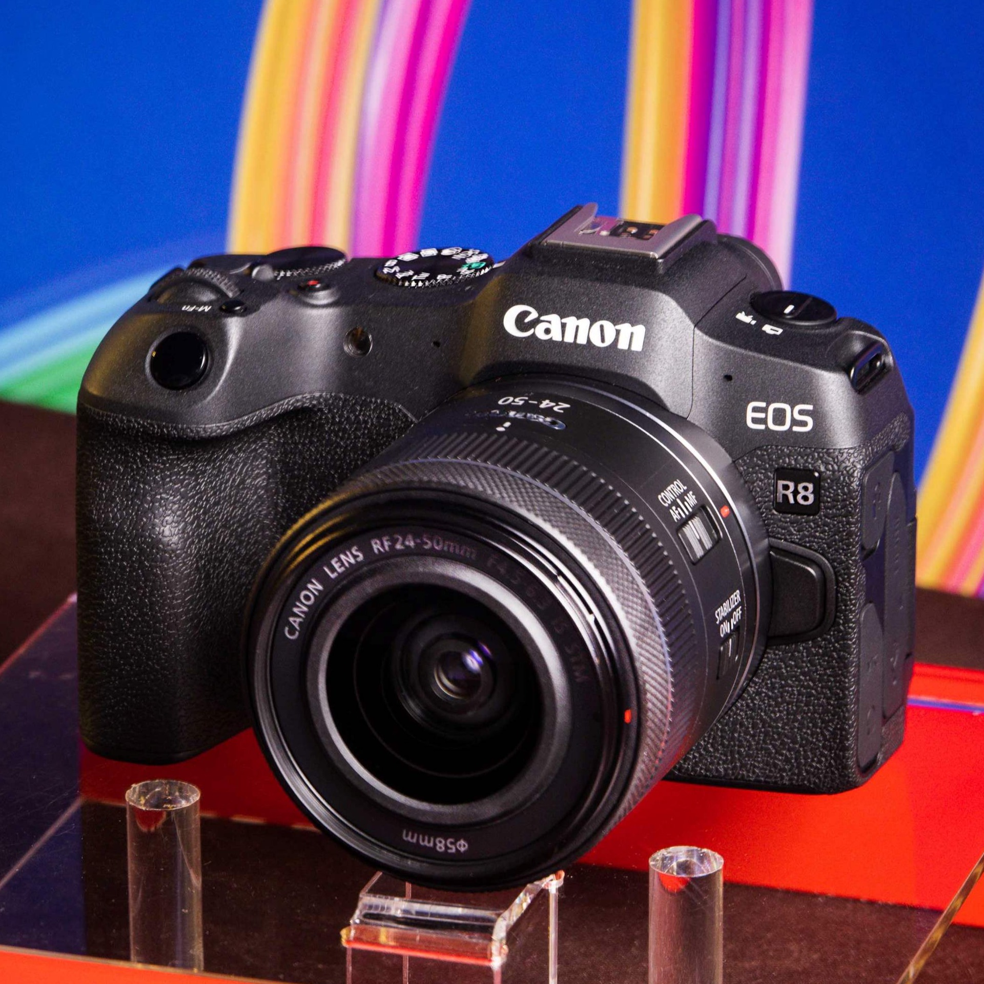 Canon全片幅無反單眼EOS R8 輕量上市！親民價位入門必備