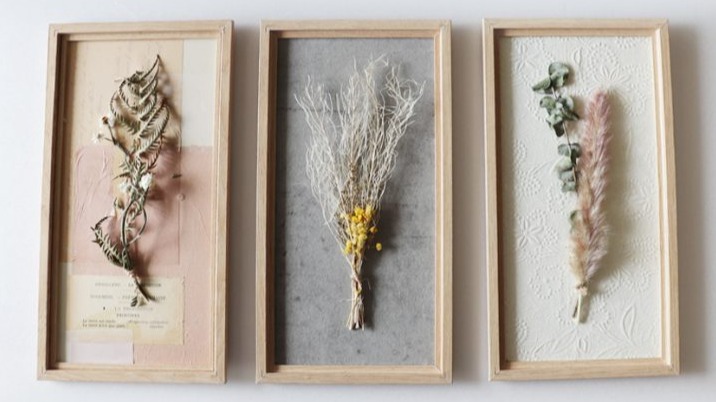 Seria百圓雜貨變身高質感「乾燥花相框」，為房間增添一抹春色！