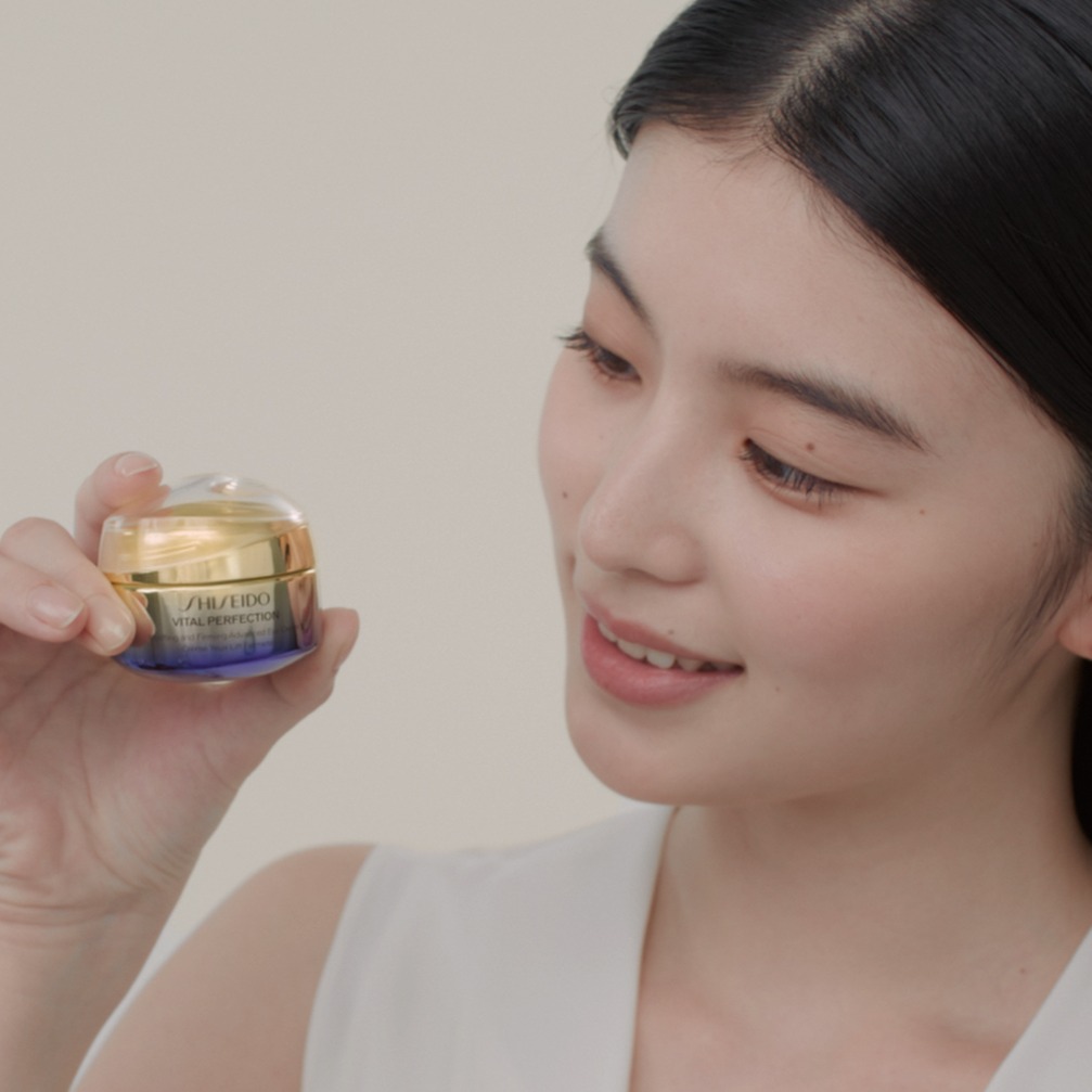 抗老怕翻車？日本女生都在用的 4 款「零適應期」A 醇：從眼周到全臉，循序漸進養出透亮日雜肌