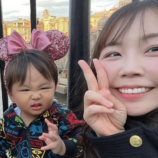 知名YouTuber公開「第二伴侶」存在引發網友熱議，新時代婚戀模式你怎麼看？