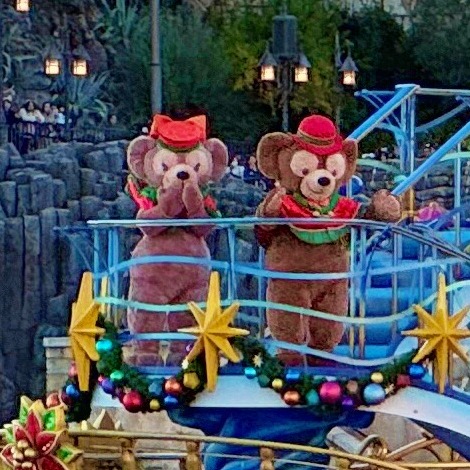 2025 年「迪士尼聖誕節」海洋篇!聖誕燈光秀、船上迎賓會、雪人達菲限定周邊登場