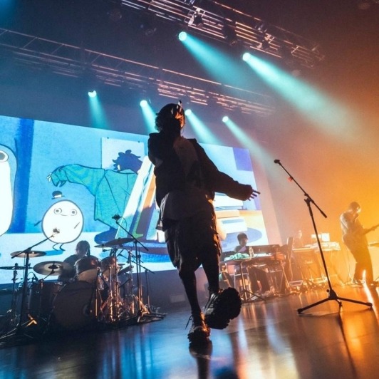 【現場報導】Eve 帶著《咒術迴戰》的主題曲舉辦首次台灣專場,預告「會去喝珍珠奶茶的!」