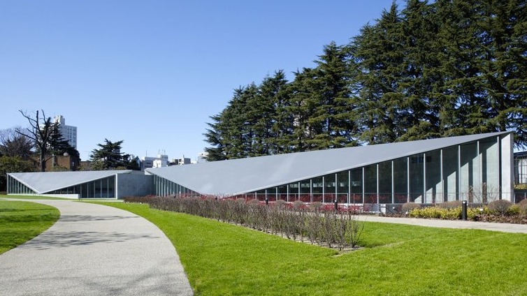 六本木「21_21 Design Sight」 感受知名服裝設計師三宅一生與建築大師安藤忠雄共同打造的美術館