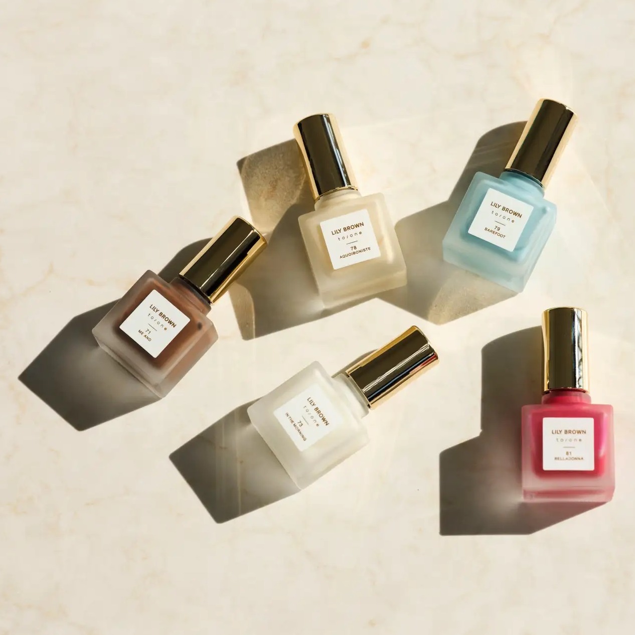 「LILY BROWN×to/one」指甲油推出新色，讓指尖染上20世紀末的復古色彩！