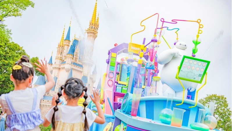 東京迪士尼夏季活動「清涼一夏」七月登場！杯麵消暑任務、升級版飛濺山、水花混音跟夏季限定新品