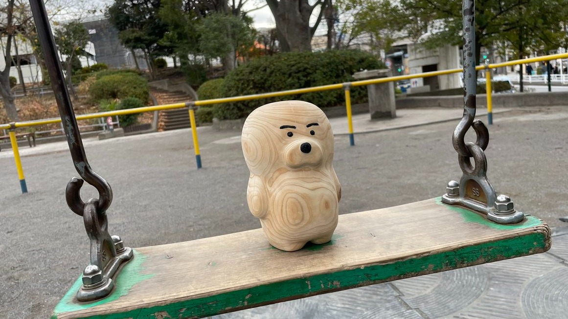 插畫家兼木雕創作者「フナカワ」，以木頭創作出造型可愛的呆萌角色