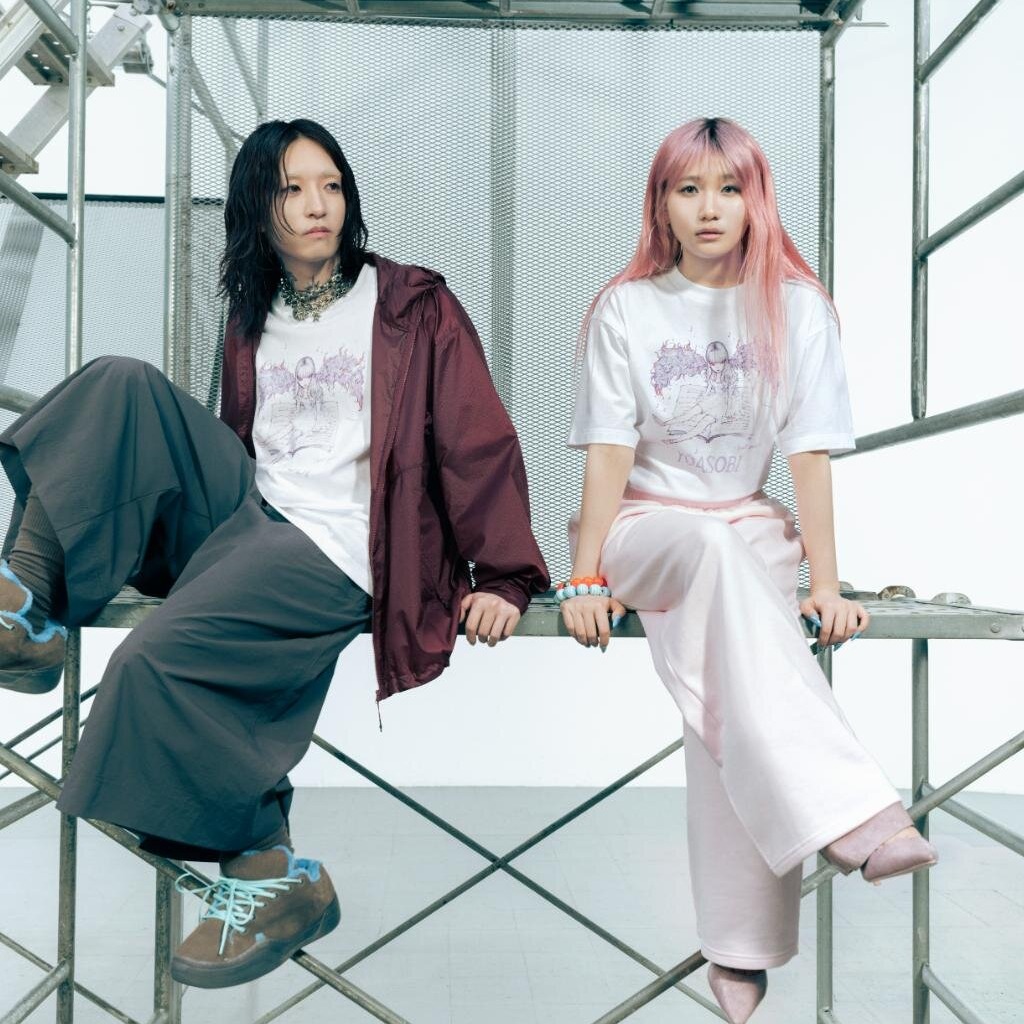 UNIQLO×YOASOBI 全新聯名UT 7 月登場！4 大創作者打造「穿在身上的故事宇宙」