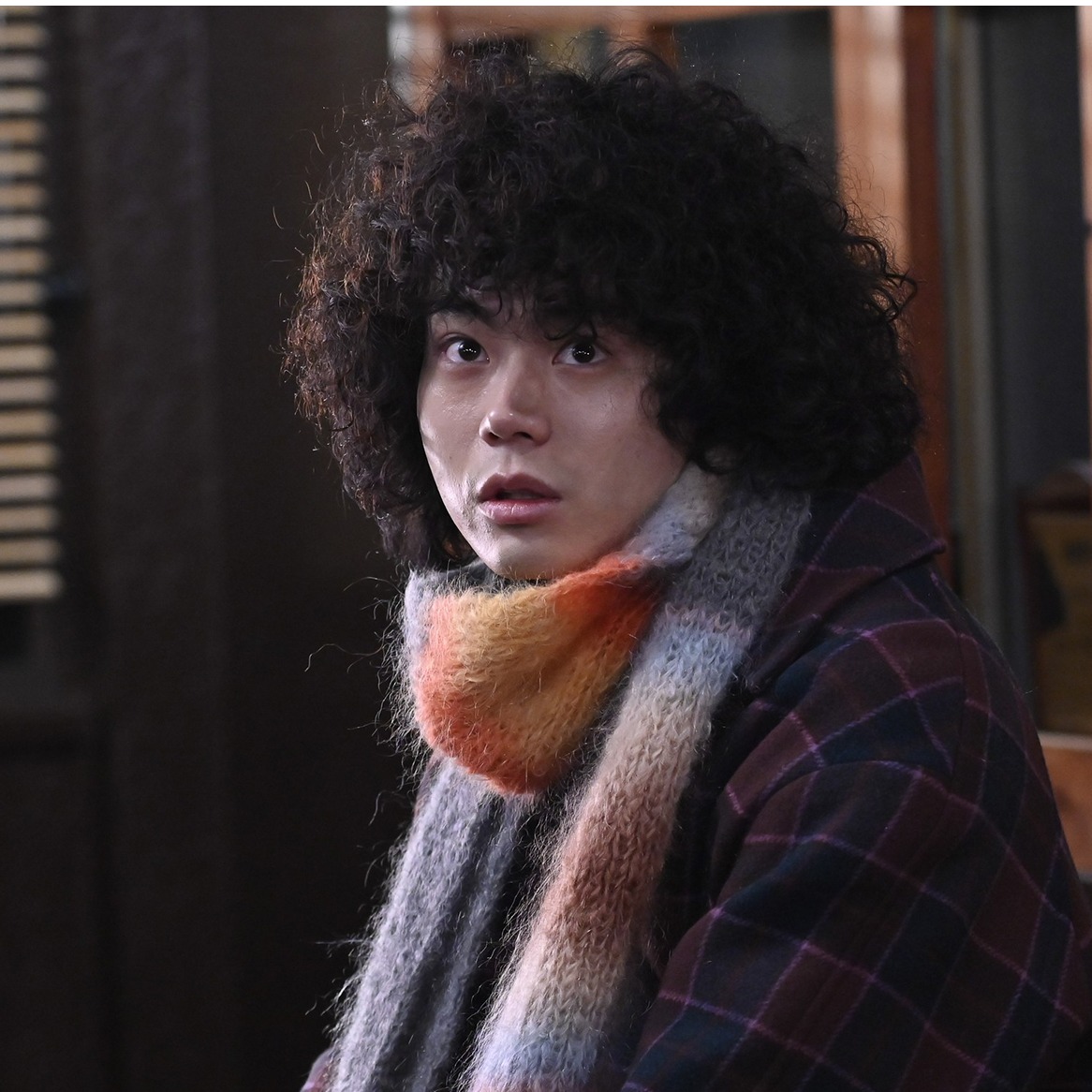 穩坐日劇滿足度冠亞軍！《勿說是推理》最衰爆炸頭對決最強童星《妻子變成小學生。》