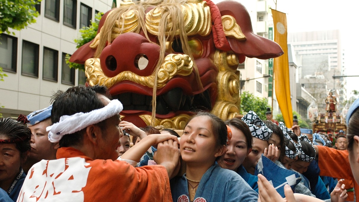 築地市場夏日重頭戲——波除稲荷神社獅子祭登場！日本也有舞獅遶境？