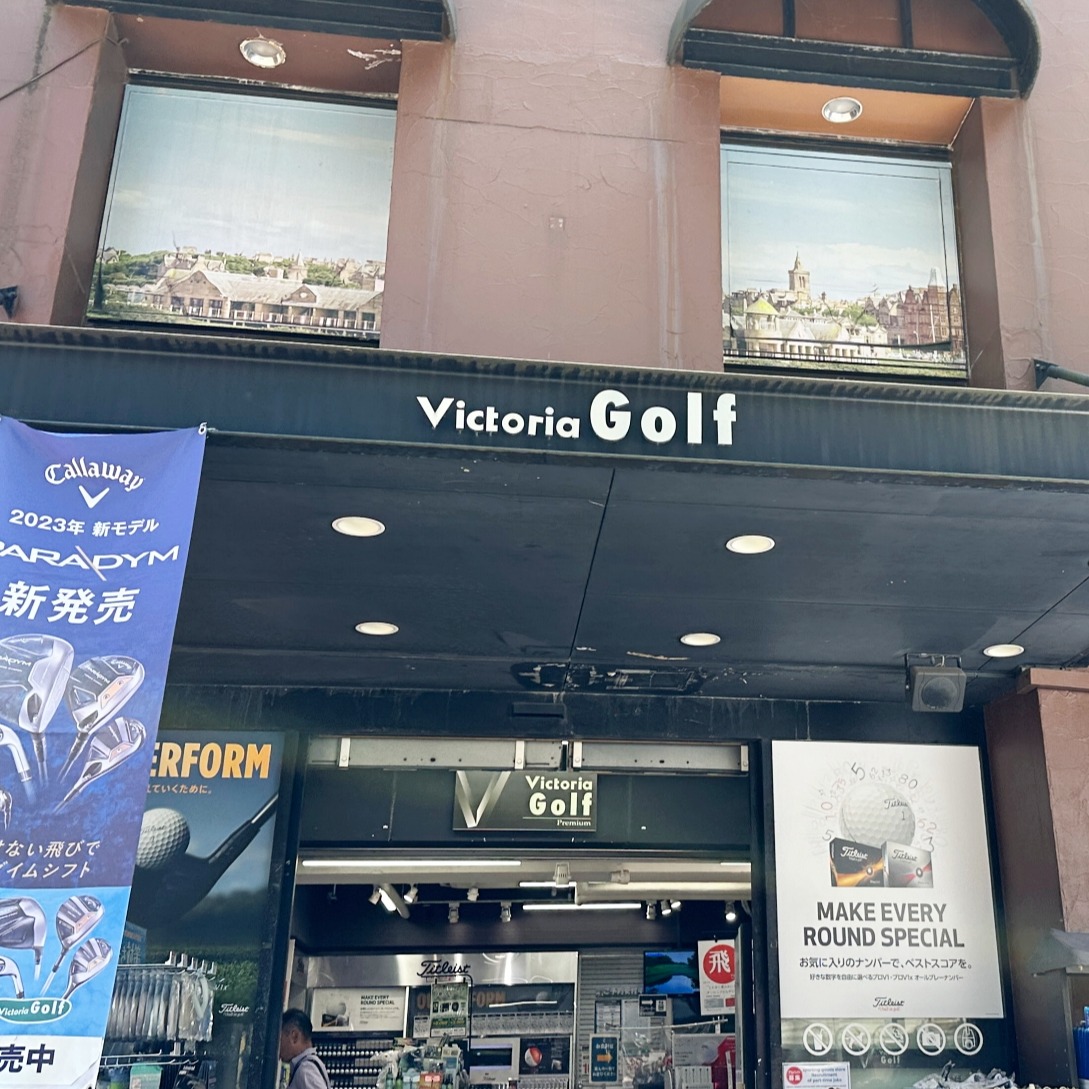 高爾夫運動愛好者必逛「Victoria Golf 新宿店」，全日本最大最齊全高爾夫用品專賣店，眾多高爾夫服飾鞋款等你來挑選