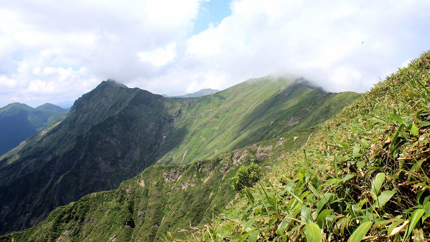 「魔之山」谷川岳的詭異景象，知名的山難事件「谷川岳空吊遺體收容事故」