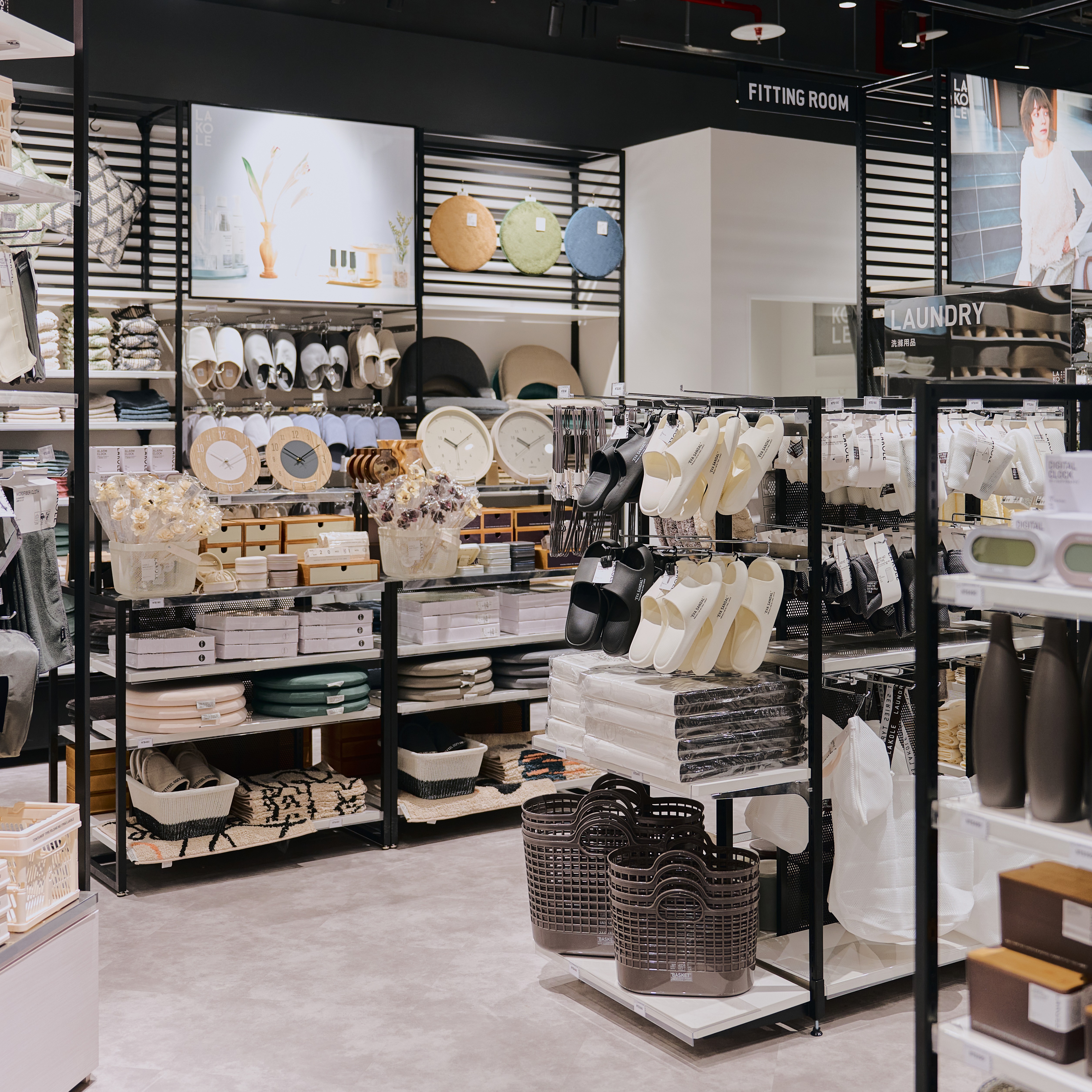 日本時尚生活品牌 LAKOLE 楽好楽3月26日正式登台！ .st 品牌好友高爾宣擔任一日店長和幸運粉絲近距離互動