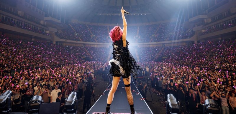 【現場報導】LiSA 實現攻蛋承諾！動漫金曲連炸，嗨喊「ㄅ級分」相約大巨蛋見