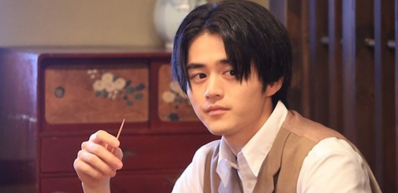 散發溫柔氣息的演員鈴鹿央士，在日劇《解謊偵探少女》扮演名偵探！