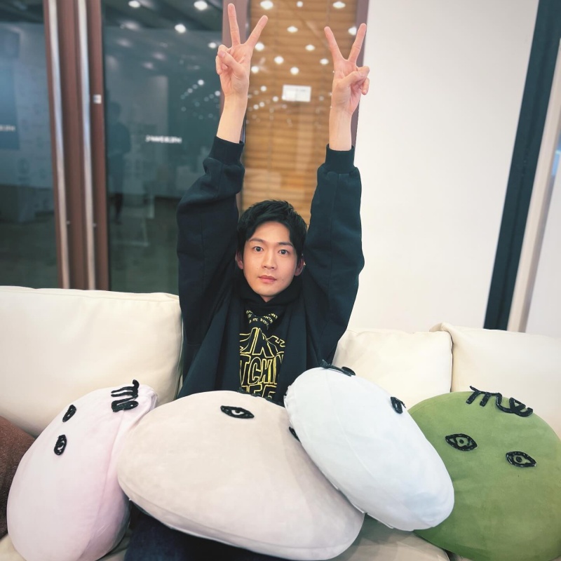 日劇《至愛之花》裡的溫柔大哥哥，演員「松下洸平」戲裡戲外都是療癒系暖男