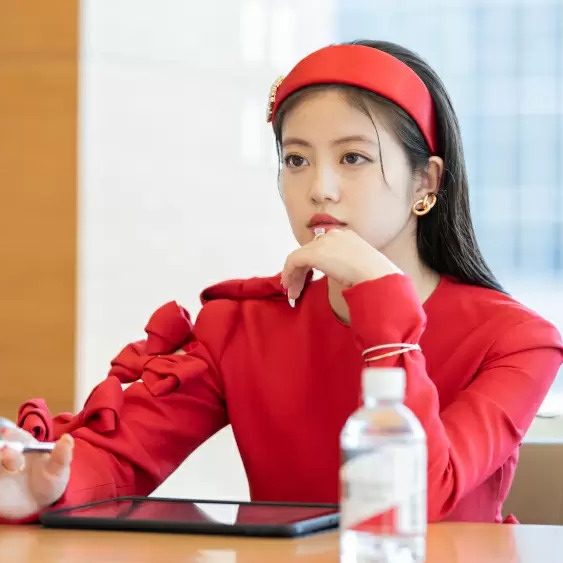 把日劇當成伸展台！演員今田美櫻在《一兆＄遊戲》的華麗造型引發話題