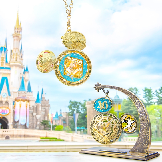 日本迪士尼40周年紀念周邊！超美「Moments-Go-Round」客製化水晶飾品太吸引人