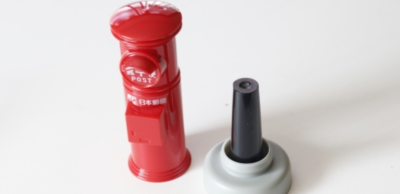 日本郵便授權商品，大創買得到！郵筒造型印鑑盒有夠擬真