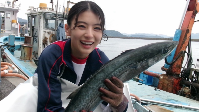新生代演員出口夏希在日劇《鯖魚罐頭，航向宇宙》扮演北村匠海的學生，清新亮麗超吸睛！