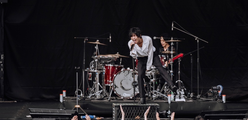 日本新生代樂團「神不擲骰子」為了來台開唱   竟自費請家教苦練中文  從南吃到北展現好食力 不怕臭豆腐連自己都意外