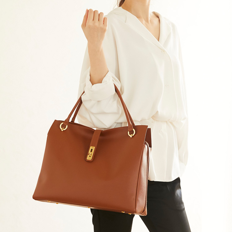 日本首相高市早苗同款！「HAMANO 濱野皮革工藝」製作的真皮手提包