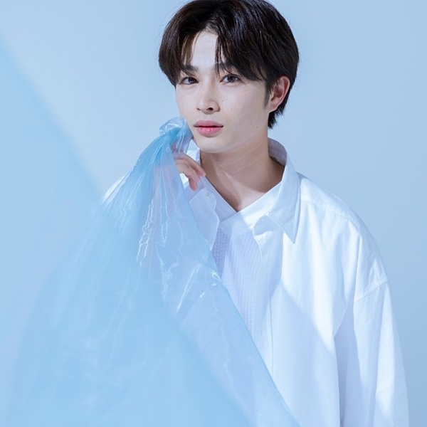 那個總是演高中生的新生代演員曾田陵介!顏值、形象優秀到被母校找回去拍形象宣傳片