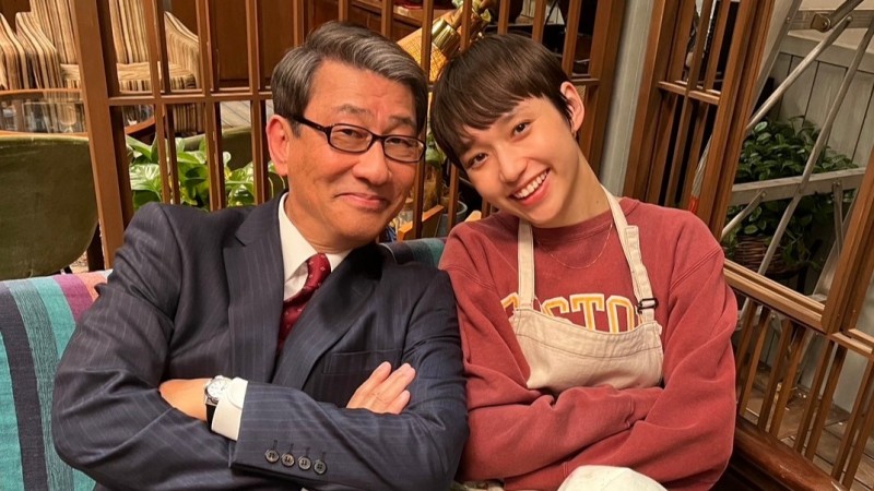 可愛童星長大了!白本彩奈在《再續.倒數第二次戀愛》飾演中井貴一的女兒