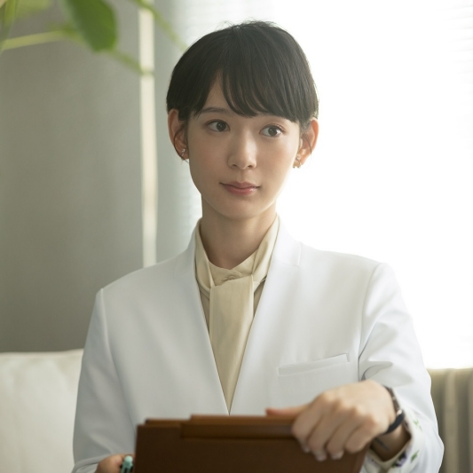 仙氣演員「穗志萌香」走上世界舞台，她就是《高校禁愛令》的輔導老師與《幕府將軍》的藤夫人！