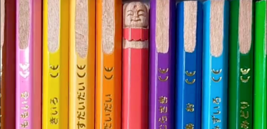 色鉛筆上的微笑地藏菩薩是爸爸的愛！現代佛像雕刻師「宮本我休」