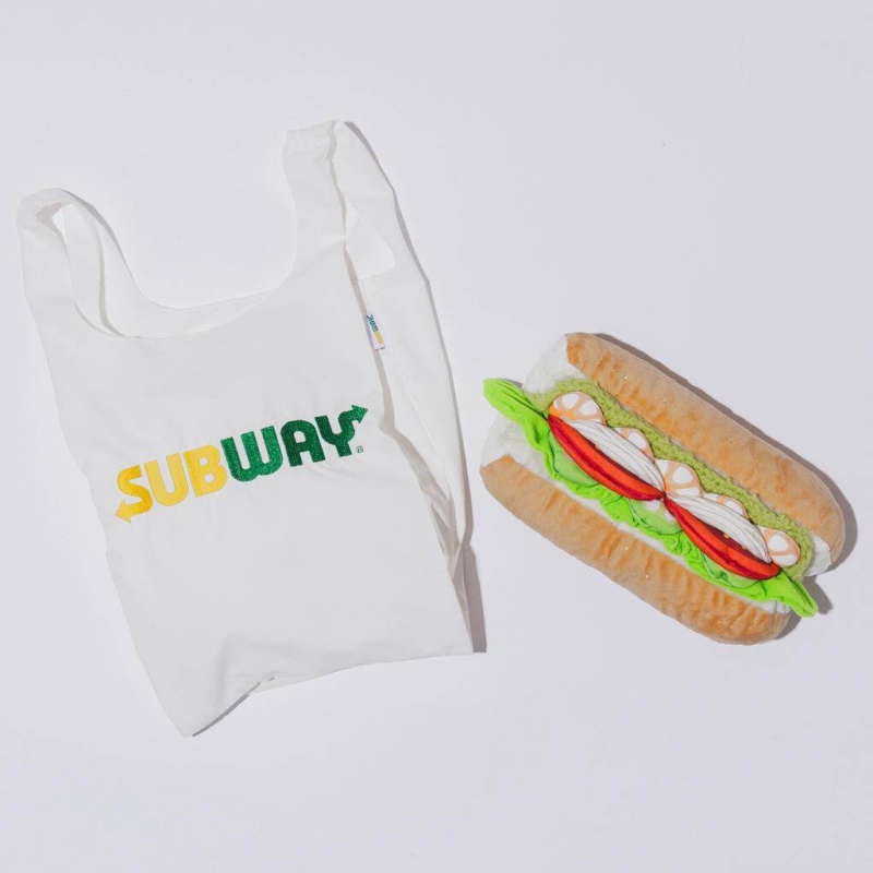 BEAMS DESIGN × SUBWAY 超萌聯名登場！蝦蝦酪梨抱枕&購物袋限量預購中