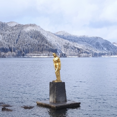 日本秋田觀光超實用的「田澤湖一周巴士」介紹!冬季免自駕安心又方便