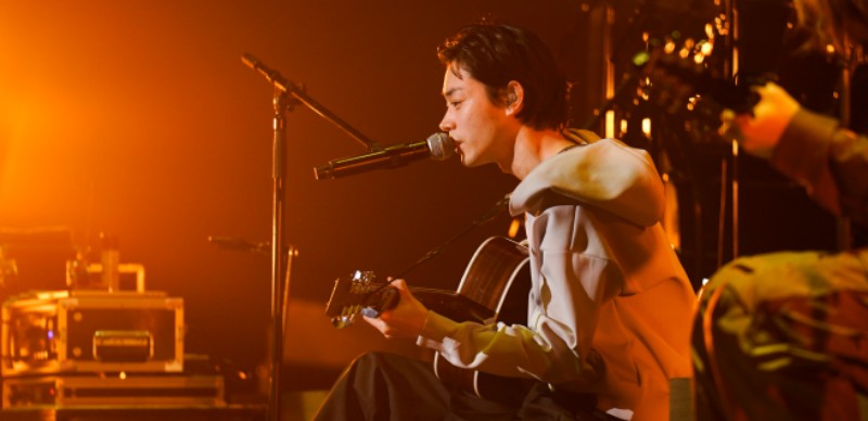 睽違3年的現場演出，菅田將暉首度登上日本武道館！Creepy Nuts、平子祐希驚喜站台