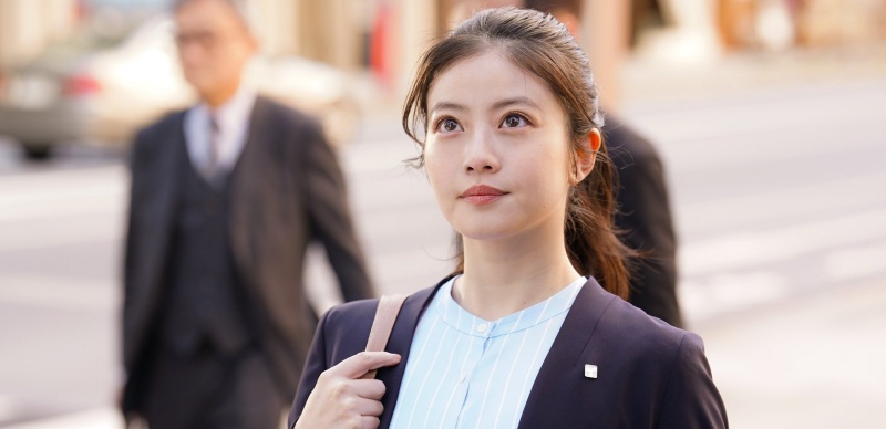 2024春季日劇《忍不住沉默花咲舞 2024》初回劇評：今田美櫻化身王牌女行員！